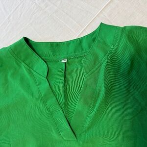 woman green blouse v neck shape size 2xl shoulder area open sleeve
